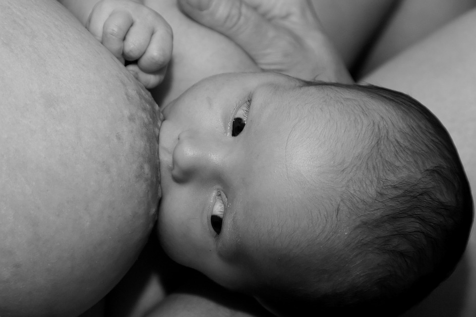 Nem csak a terhesség, a szoptatás is hatalmas kihívás a szervezet számára!